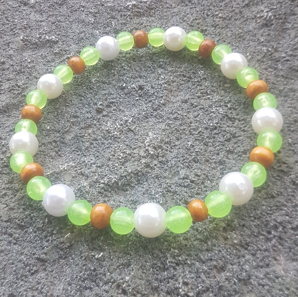 🥧 Key Lime Pie Beaded Bracelet - Picture 4 of 4